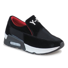 Svarta sportskor med en fin A-13 kilklack 1