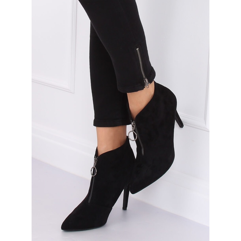 Svarta stövlar på en nål svart A3-029 Svart 1