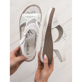 Goodin Sandaler med kilklack vit 2