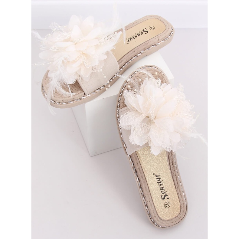 Beige tofflor för kvinnor med fjädrar CK131P Beige 1