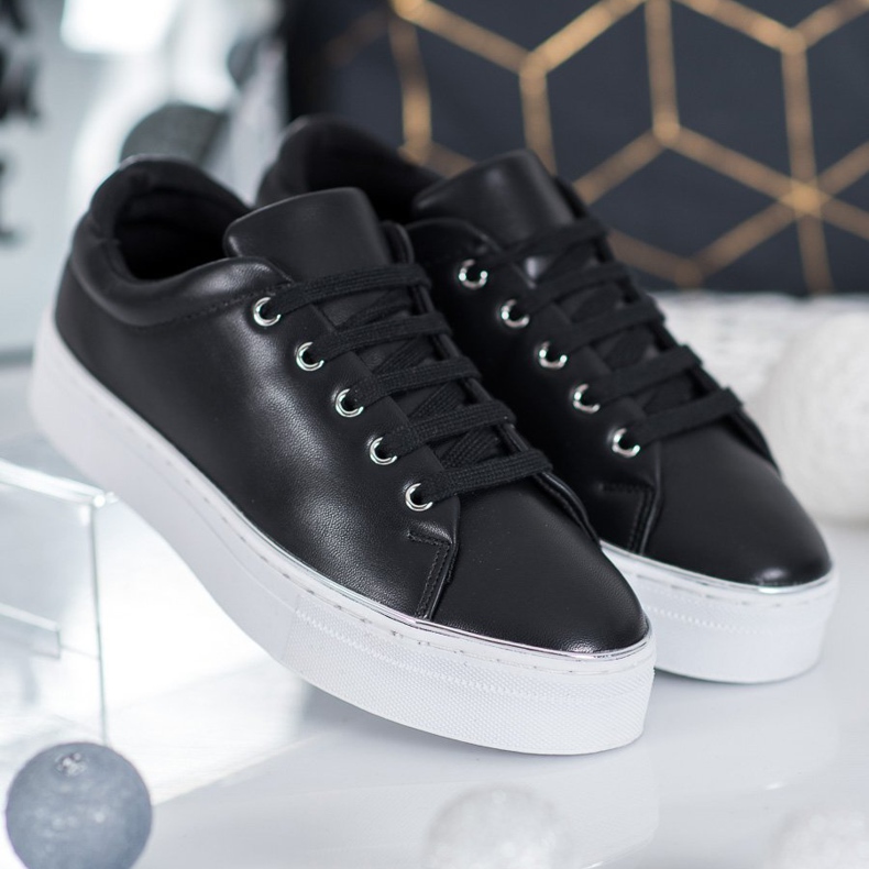 SDS Sportskor på plattformen svart 2