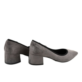 Grå mockapumpar på pelaren L436 gul 1