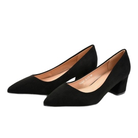 Svarta pumpar på en stolpe av ekologisk mocka FM3030 gul 1