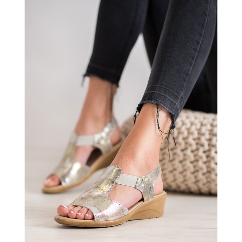 Evento Gyllene lädersandaler 1