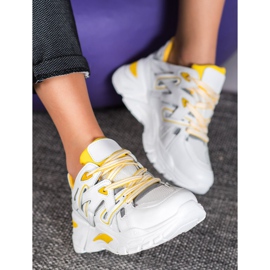 Small Swan Bekväma Eco Leather Sneakers vit gul 1