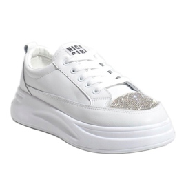 Vita sneakers sneakers dekorerade med G140-2 1