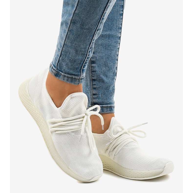 Vita sportskor för kvinnor B-6851 1