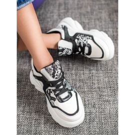 Weide Moderiktiga Eco Leather Sneakers vit svart 1