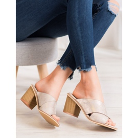 Sergio Leone Gyllene tofflor på baren 1