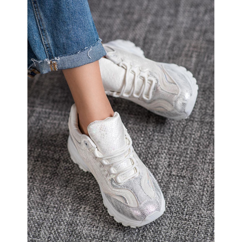 Small Swan Snygga vita sneakers 1