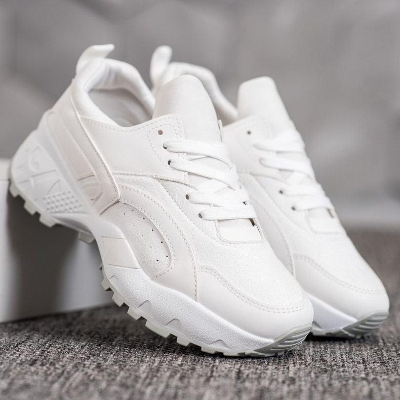 MCKEYLOR sportskor vit 1