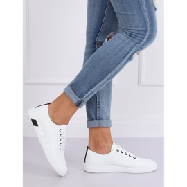 Svartvita snörningssneakers BB77 Svart 2