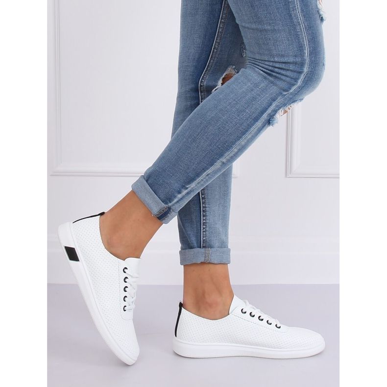 Svartvita snörningssneakers BB77 Svart 2