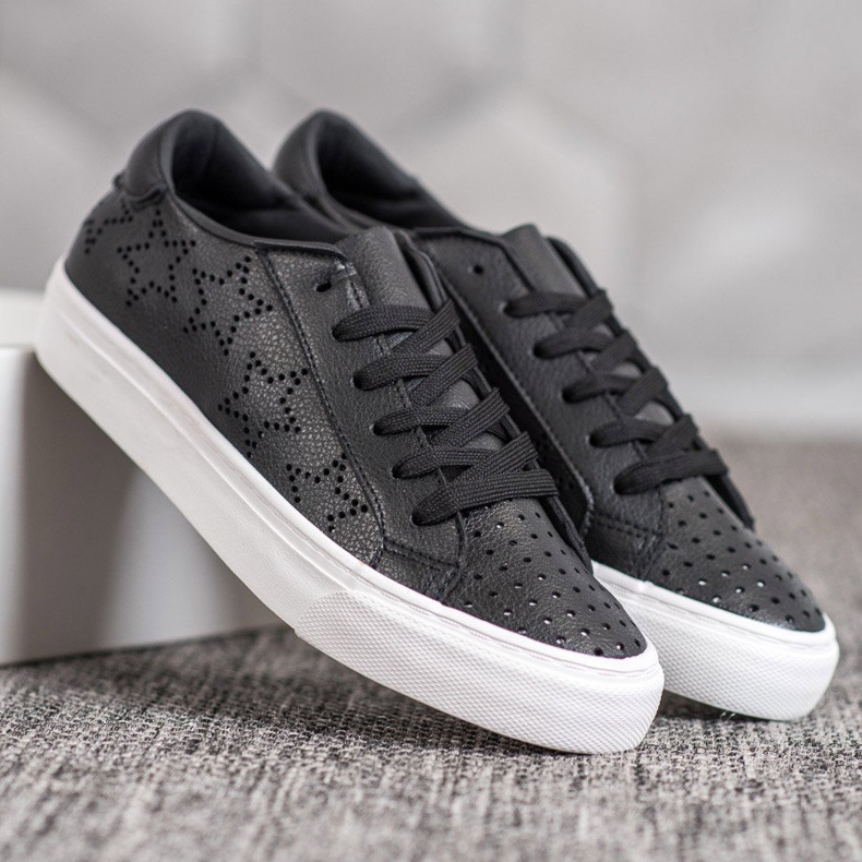 J. Star Openwork sneakers med stjärnor svart 1
