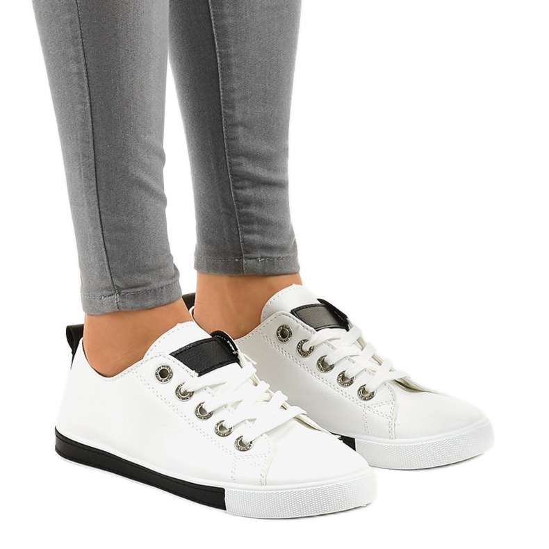 1016 vita klassiska sneakers svart 1