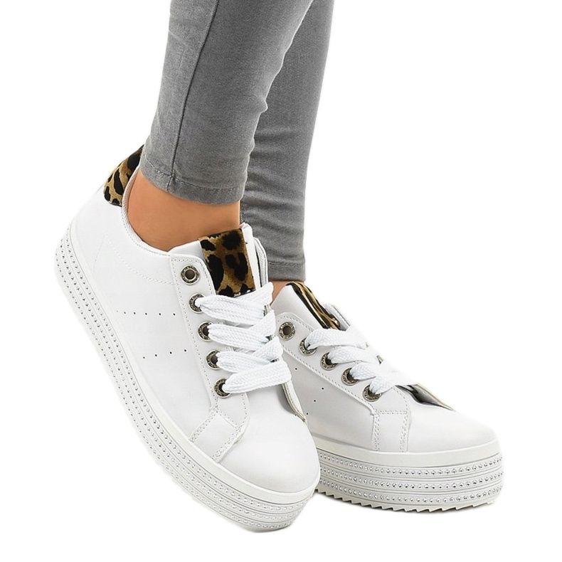 Vita sneakers med leopardmönster på M-071-plattformen 1