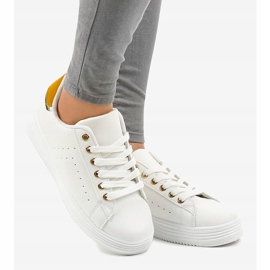 Klassiska vita sneakers på BK-52-plattformen 2