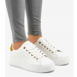 Klassiska vita sneakers på BK-52-plattformen 1