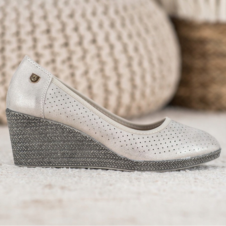 Lätta kilpumpar beige 1