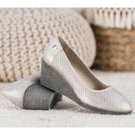 Lätta kilpumpar beige 2