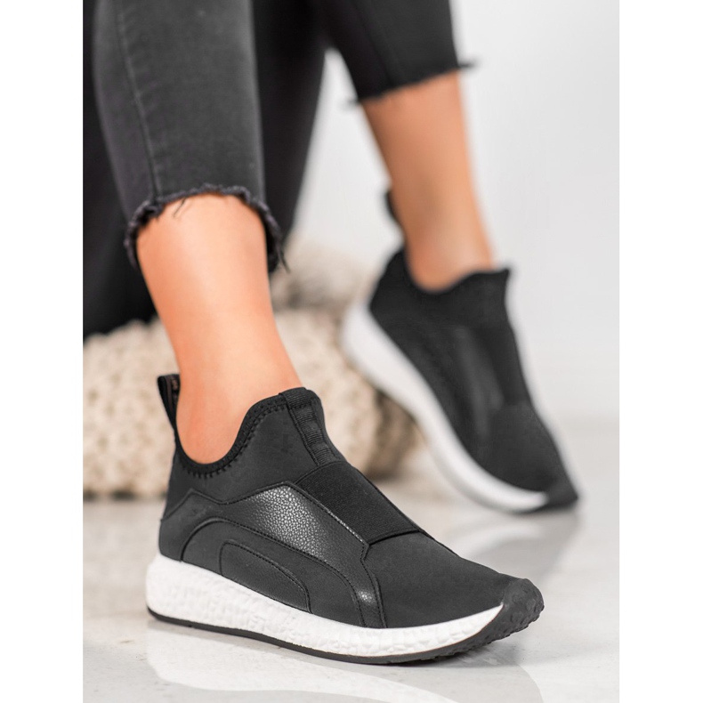 Bona Svarta skor på plattformen 1