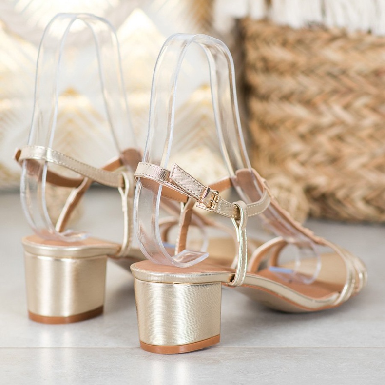 Small Swan Gyllene sandaler med dubbar 2