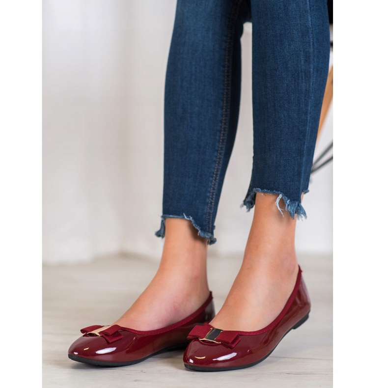 Fama Lackerad Ballerina Med En Rosett röd 1