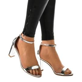 Silverexponerade pumpar, lackerade 616 grå 1