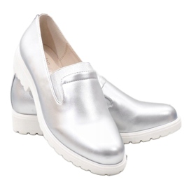 Silver slip-on skor på XC683-2 plattformen 1
