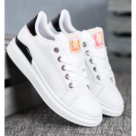 SHELOVET Sportskor tillverkade av ekoläder vit svart 1