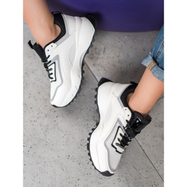 SHELOVET Sneakers med svart sula vit 1