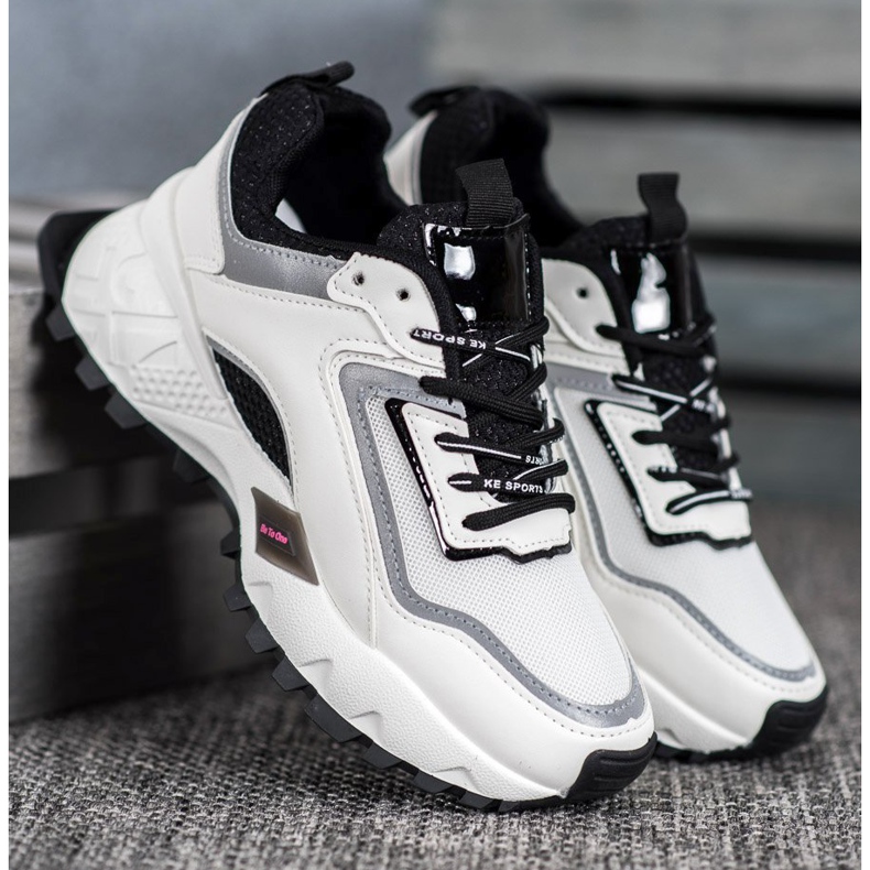SHELOVET Sneakers med svart sula vit 2