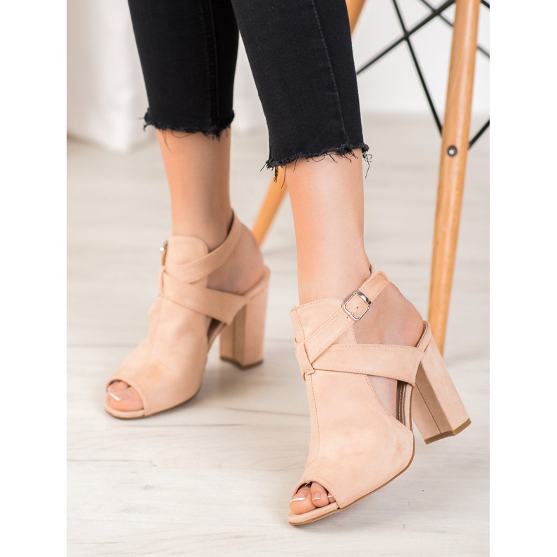 Seastar Snygga sandaler på en bar brun 1