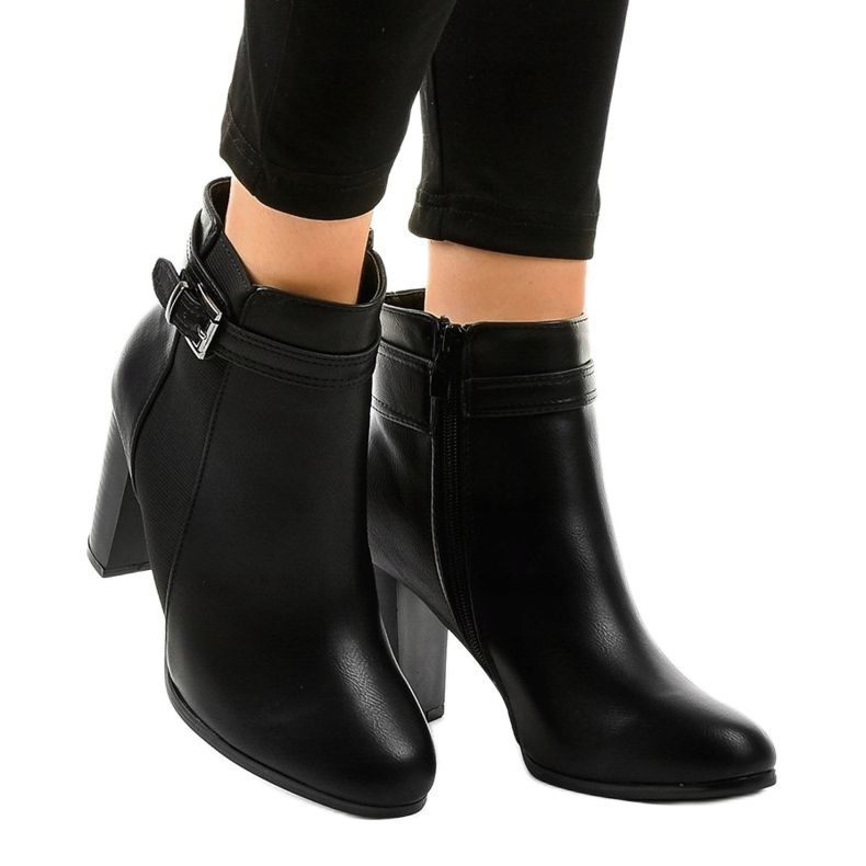 Svarta stövlar på stolpen med en elastisk F815-2 1