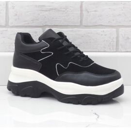 Svarta sneakers gjorda av ekläder E3260 1