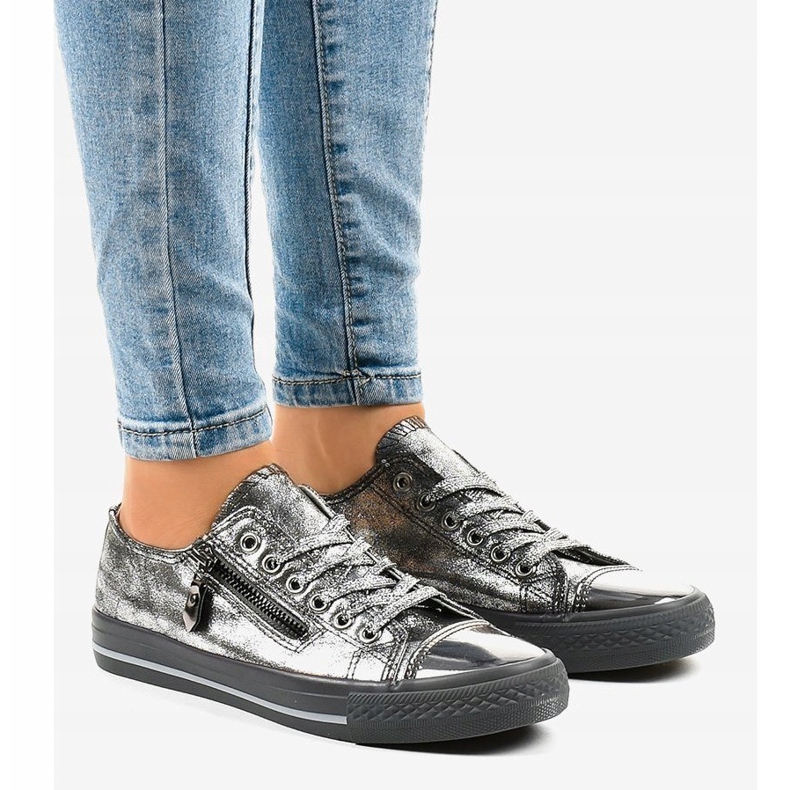 Grå blanka sneakers TL-64 1