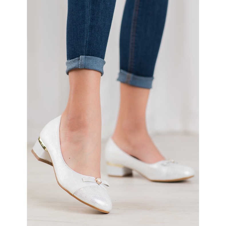 SHELOVET Eleganta pumpar med en pärla vit grå 2