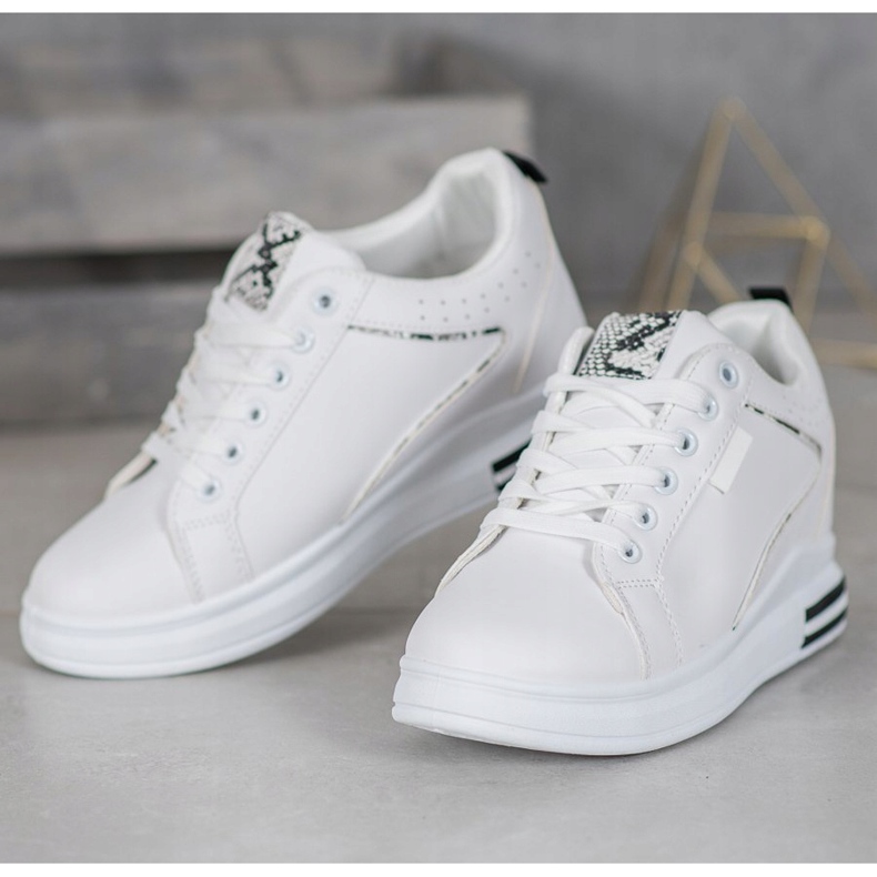 SHELOVET Vita skor med dold kil 1