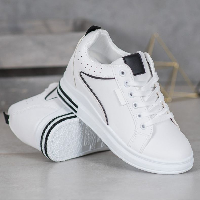 SHELOVET Vita skor med dold kil 1