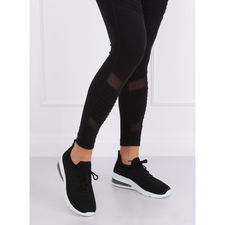 Svarta sportskor R13YD113-29 Svart 1