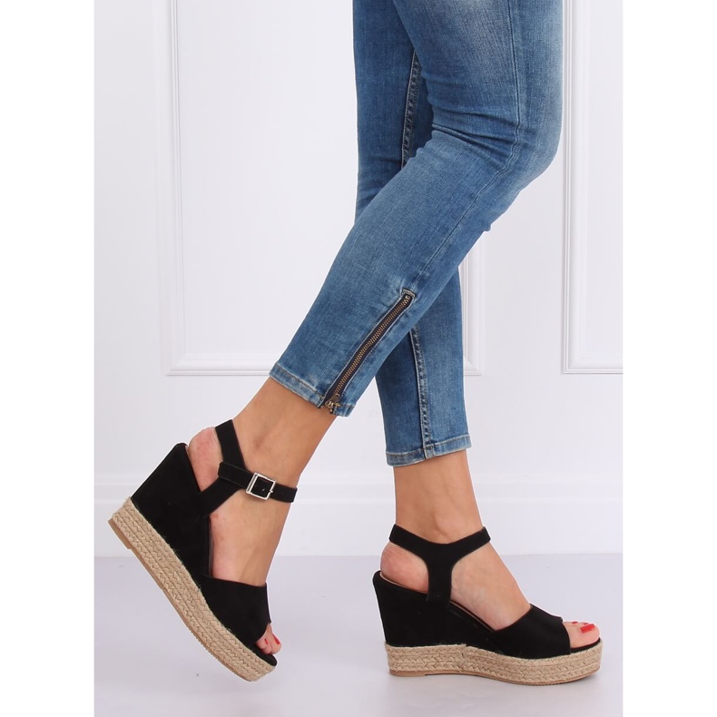 Svarta sandaler på kilklack 9R195 Svart 1