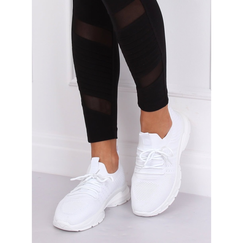 ZH-6 vita sportskor 1