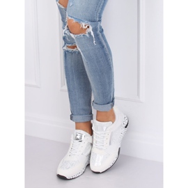 Vita sportskor på kilklacken C131 Blanco 1