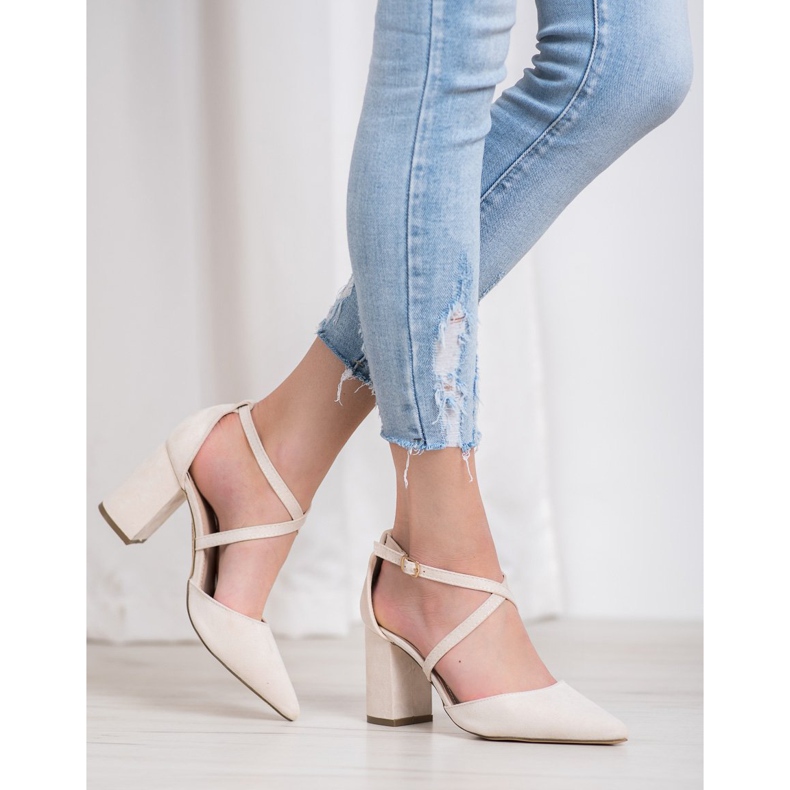 Diamantique Pumpar På En Pelare brun 1