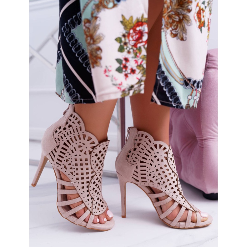 SEA Beige sandaler för mocka för kvinnor på en högklackad Viviane 2