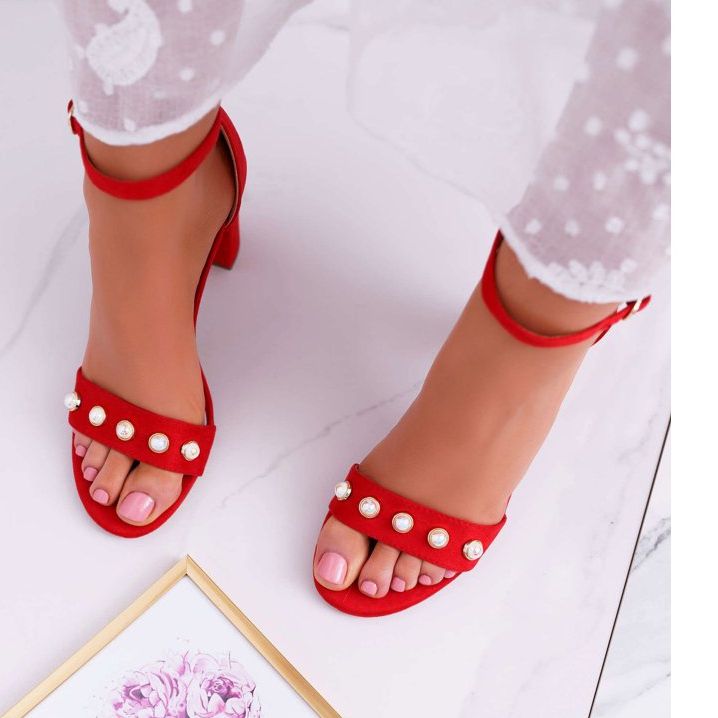 S.Barski Kvinnors sandaler på en klack med pärlor röda Renes 2