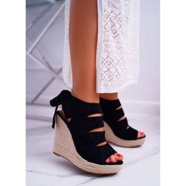 FRJ Kvinnors sandaler på en linnekil bunden svart kantare 1