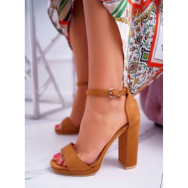 ADY Kvinnors sandaler på en klackplatta Camel Debora brun 1