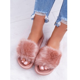 Tofflor för kvinnor med päls. Rosa päls i pulver 1