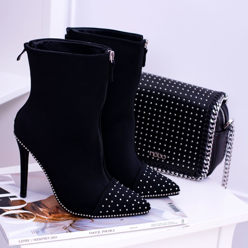 BUGO Svarta mocka stövlar på en Regio Heel 1